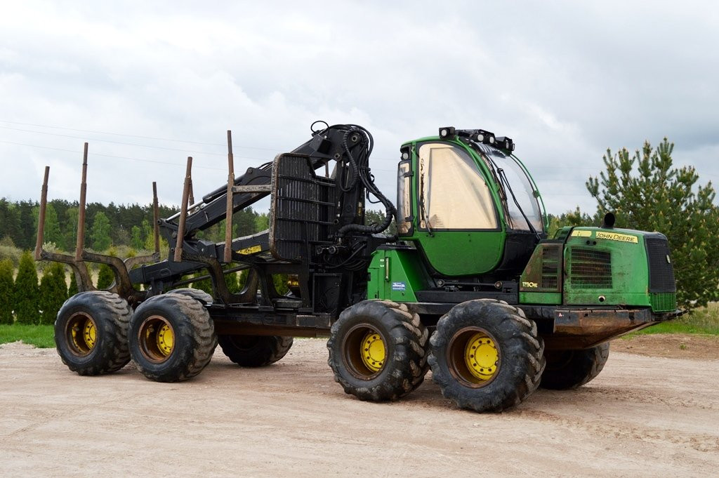 Forvarder John Deere 1110E